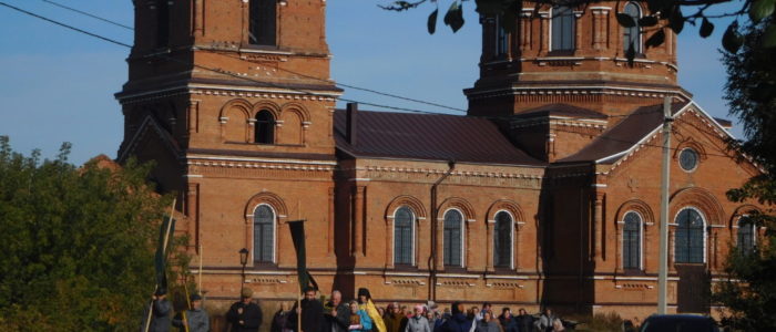 Крестный ход в память дня официального учреждения Ахтырско-Богородицкого женского монастыря.